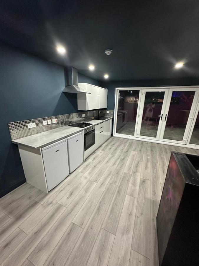 Penthouse Apartment, Sleeps 21 With Terrace Liverpool Exteriör bild